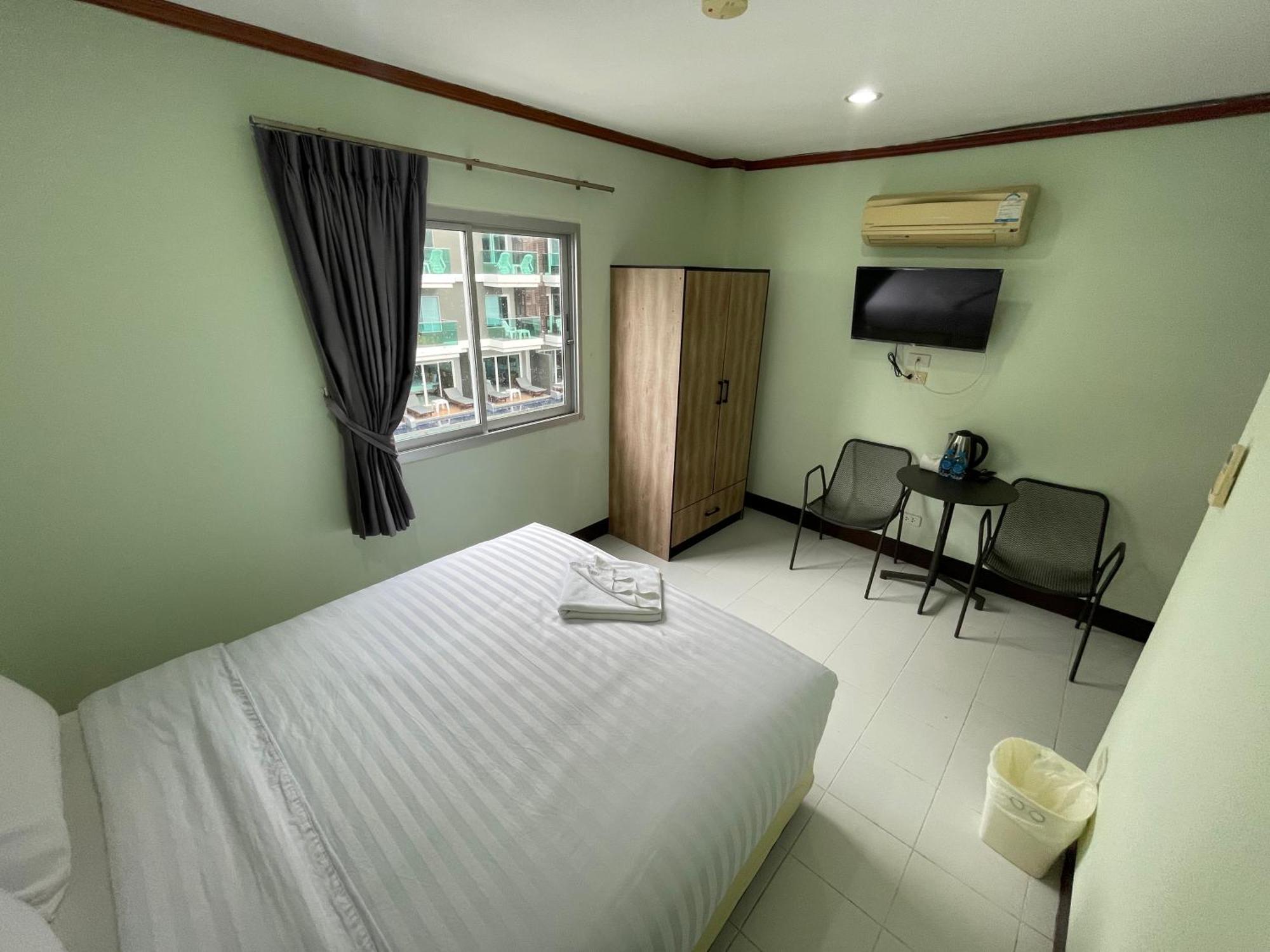 Omaya Guesthouse Patong Bagian luar foto