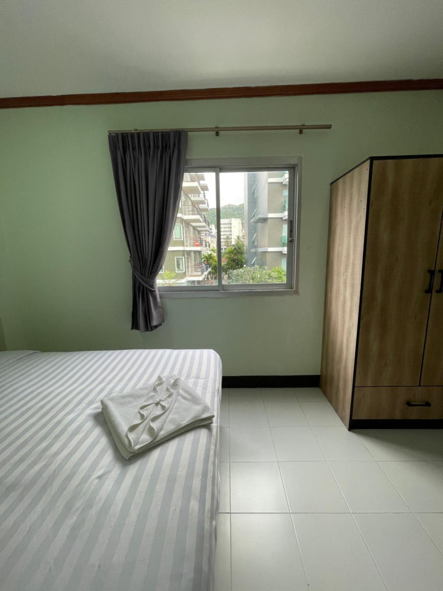 Omaya Guesthouse Patong Bagian luar foto