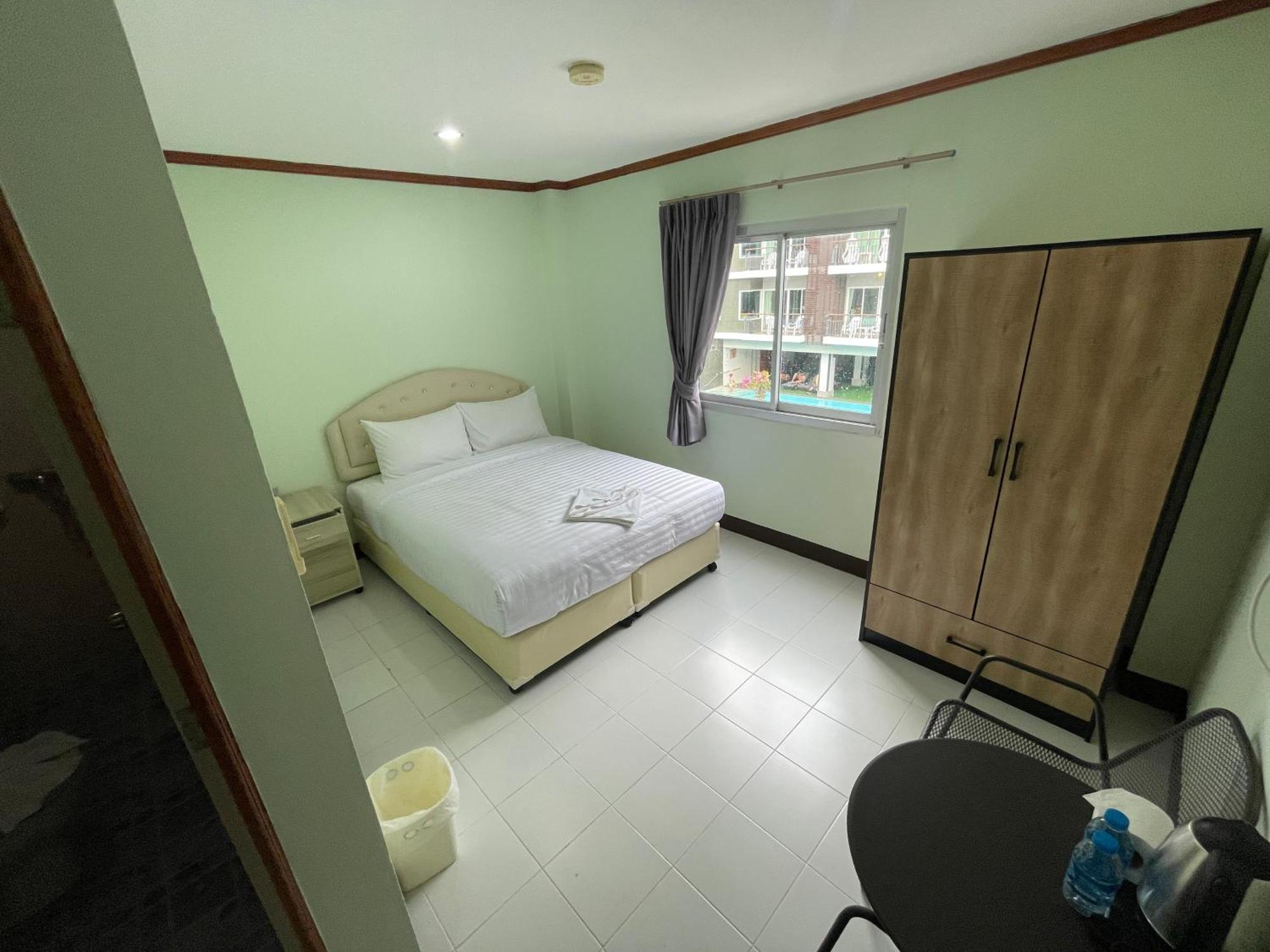 Omaya Guesthouse Patong Bagian luar foto