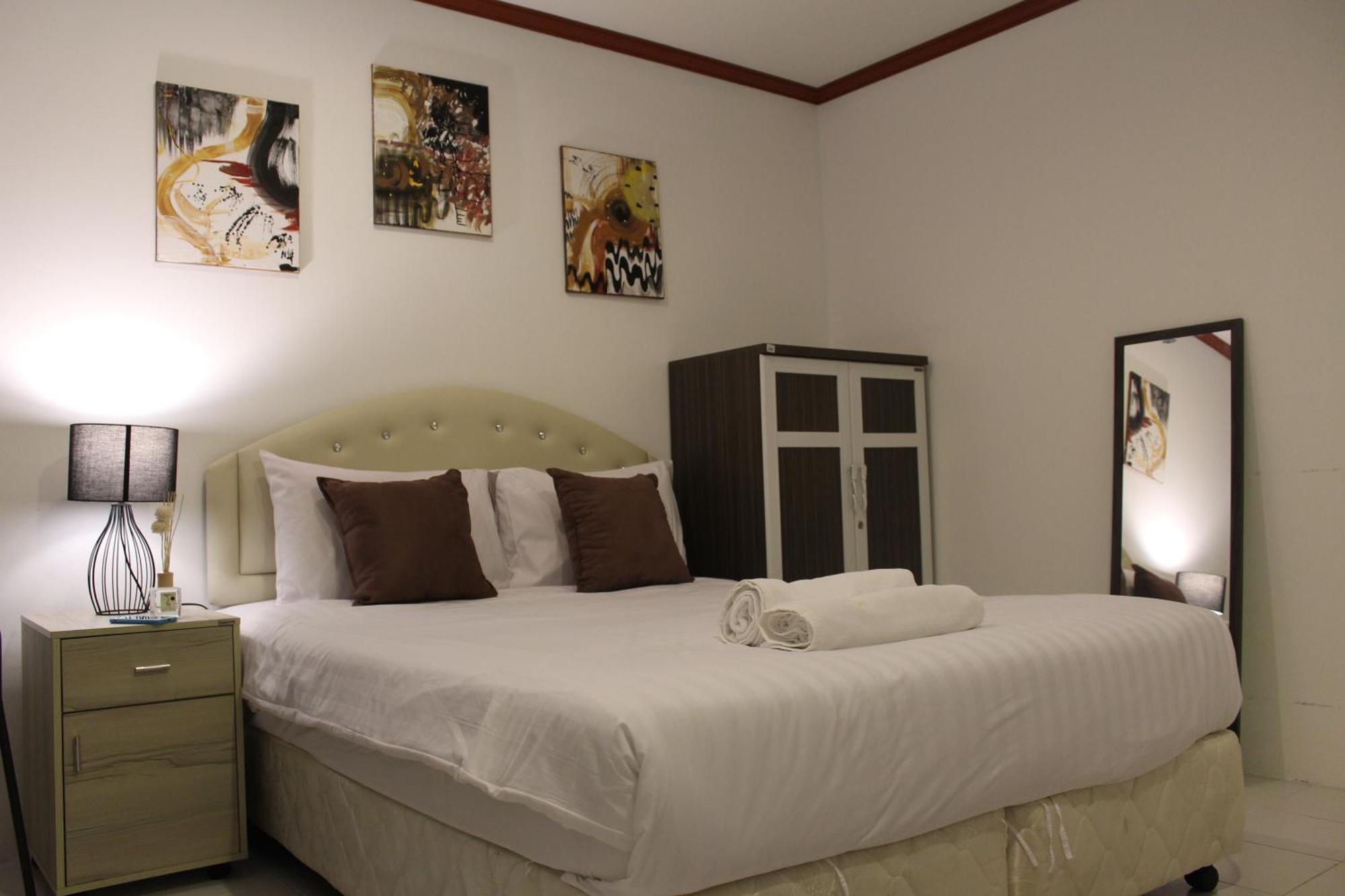 Omaya Guesthouse Patong Bagian luar foto